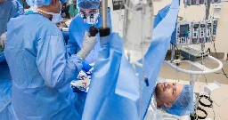 U.S. doctors perform kidney transplant on awake patient in milestone - National | Globalnews.ca